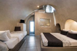 Katerina's Castle - Caldera Cave Hotel Santorini Greece