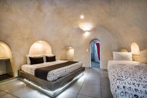 Katerina's Castle - Caldera Cave Hotel Santorini Greece