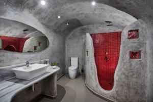 Katerina's Castle - Caldera Cave Hotel Santorini Greece