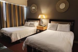 Double Deluxe room in Stamford Suites