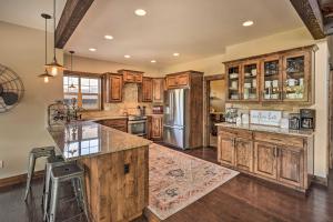 Modern Eagle Crest Escape with Patio and 2 Balconies!