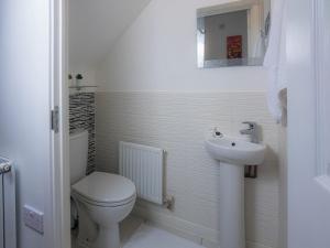 Modern 2 Bed House with Parking and Garden