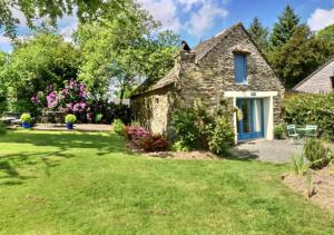 Hayloft at Kergudon Gîtes, Couples' gîte with pool