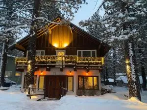 The Mammoth Inn - 六月湖