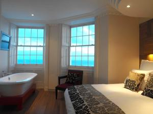 Luxury Double Room with Sea View room in Drakes Hotel