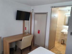 Hotels Hotel Du Commerce : photos des chambres