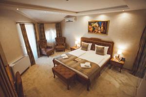 Deluxe Queen Room room in Provence rooms