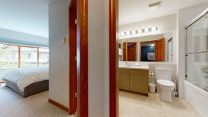 2BR in Northstar, Whistler Village, Fireplace, Hot Tub, Central Location, Ski Storage