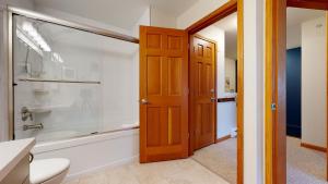 2BR in Northstar, Whistler Village, Fireplace, Hot Tub, Central Location, Ski Storage