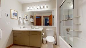 2BR in Northstar, Whistler Village, Fireplace, Hot Tub, Central Location, Ski Storage