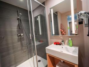 Hotels ibis Styles Clamart Gare Grand Paris : photos des chambres