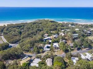 South Passage Beach House by Discover Stradbroke - Amity Point