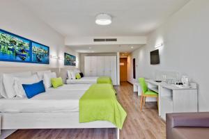 Quadruple Family Room room in Hotel Santana