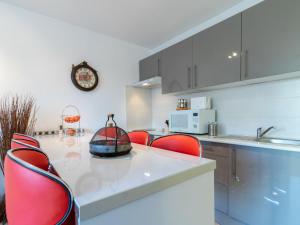 Apartment Symar by Interhome