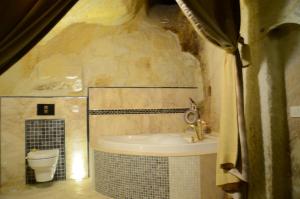 Golden Cave Suites