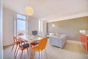 IMMOGROOM - SEA View on the Port - Next to the beaches - AC - Wifi