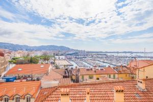 IMMOGROOM - SEA View on the Port - Next to the beaches - AC - Wifi