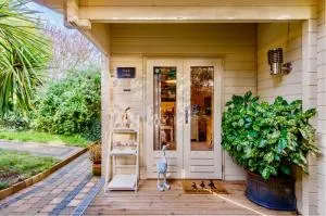 Duck Lodge B&B with Hot Tub - Hurstpierpoint