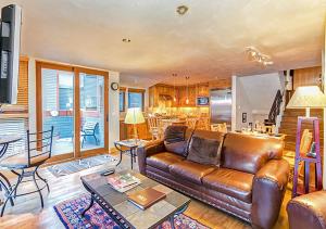 Three-Bedroom Apartment room in Telluride Lodge by Alpine Lodging Telluride