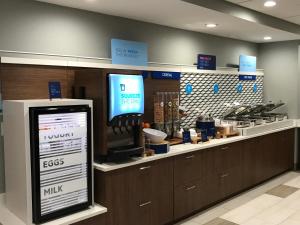 Holiday Inn Express & Suites. by IHG