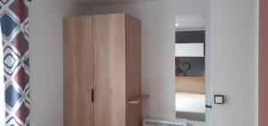 Campings Le Panorama, 3 Ch, 43m2, climatise, super equipe, draps, linge de maison inclus, terrasse fermable de 18m2 : photos des chambres