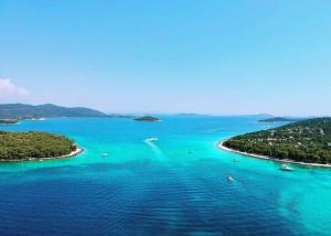 Seafront apartment with amazing view