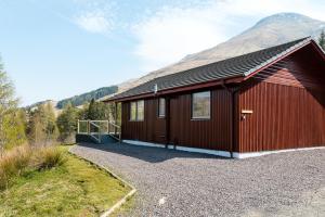 Gamekeeper Lodge loch and mountain view free wifi