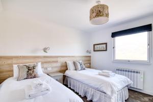 Gamekeeper Lodge loch and mountain view free wifi
