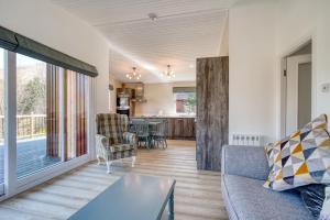 Gamekeeper Lodge loch and mountain view free wifi