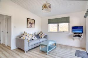 Gamekeeper Lodge loch and mountain view free wifi