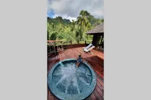 Luxurious Tropical Moorea Villa - 帕皮提