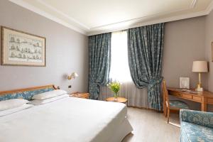 Superior Double Room room in Royal Garden