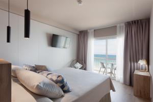 Deluxe Suite with Sea View room in Hotel Maritim