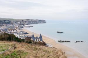 Maisons de vacances Maison avec beau jardin - Centre ville d'Arromanches : photos des chambres