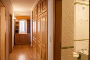 FLH Cascais Wooden Spacious Apartment