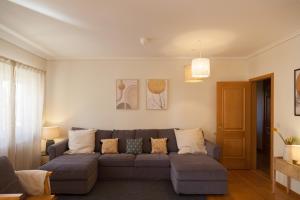 FLH Cascais Wooden Spacious Apartment