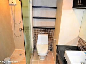 Jacuzzi beach front apartment with Sea view Jomtien beach condo S1