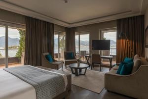 Corner Junior Suite with lake view room in Hotel La Palma