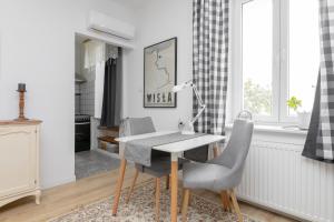 Park Promenada Cosy Apartment by BookingHost