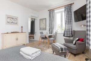 Park Promenada Cosy Apartment by BookingHost