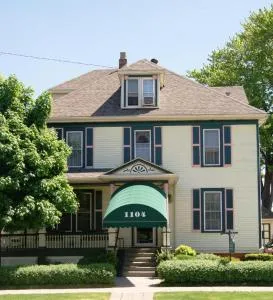Ye Olde Walkerville Bed & Breakfast - Hazel Park