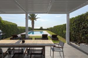 Luxurious Beachfront Villa Maira