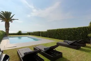 Luxurious Beachfront Villa Maira - 阿基亚码头