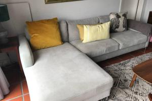 Roomy, quiet flatlet at the top of Camps Bay