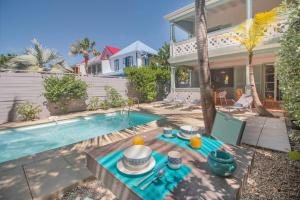 AQUAMARINE, 2 bedroom beach house and private pool, Orient beach!