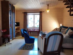 Maisons de vacances Maison cosy avec cour privative au coeur de l-Auvergne - FR-1-582-316 : photos des chambres