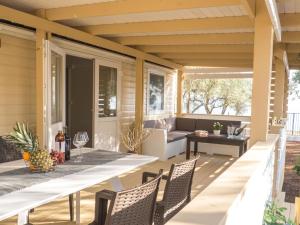 Two-Bedroom Holiday Home room in Mobile home Pecten 02
