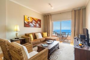 Stylish apartment with balcony and amazing views over Funchal and the sea