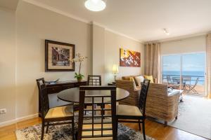 Stylish apartment with balcony and amazing views over Funchal and the sea