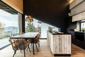 udanypobyt OMG Houses